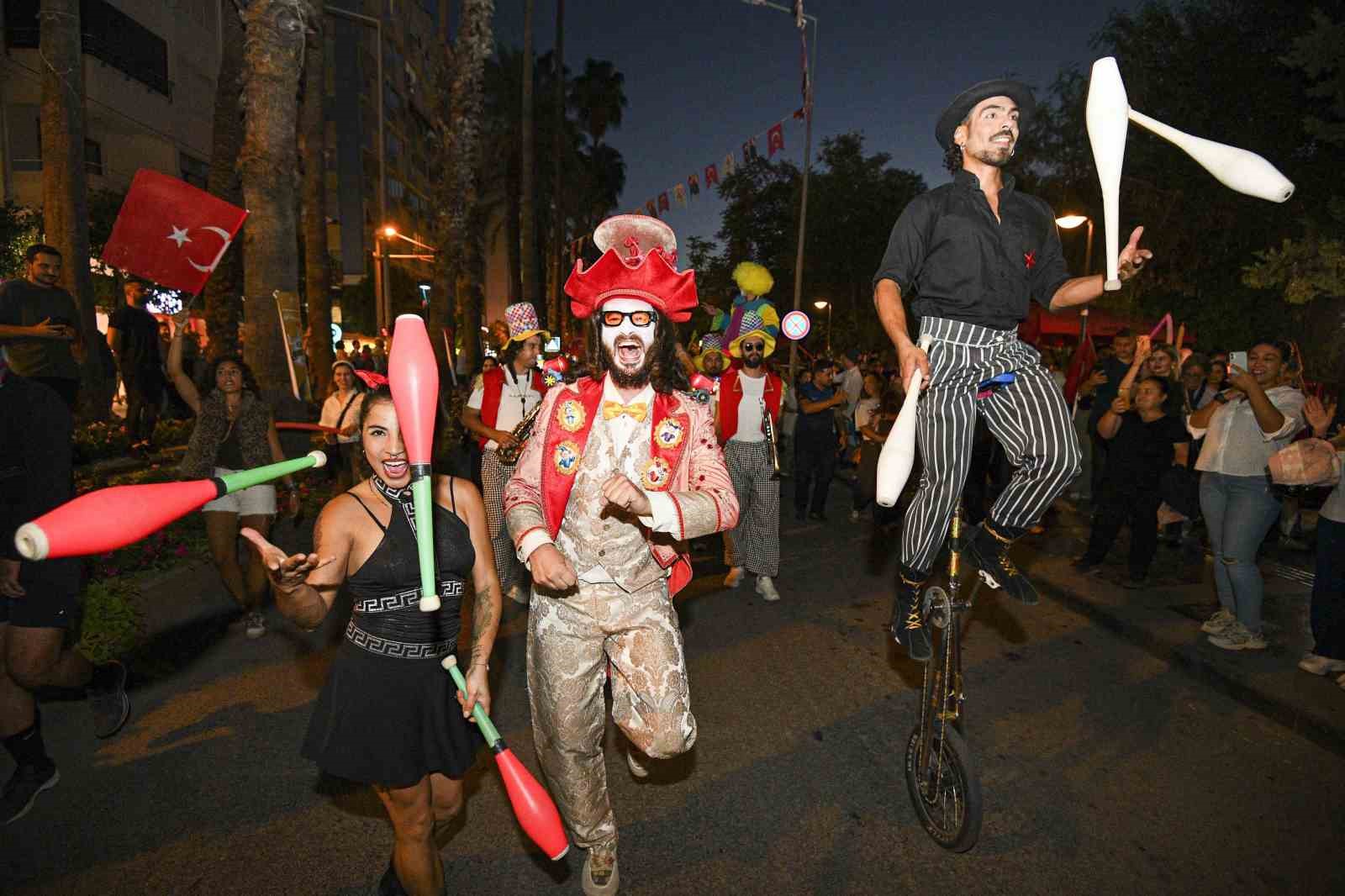 Kaleiçi’nde karnaval havası esti