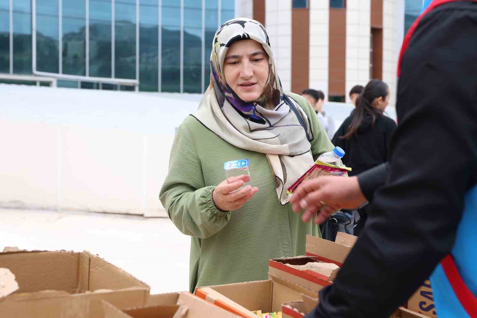 Tokat Belediyesi YKS maratonunda gençleri ve ailelerini yalnız bırakmadı