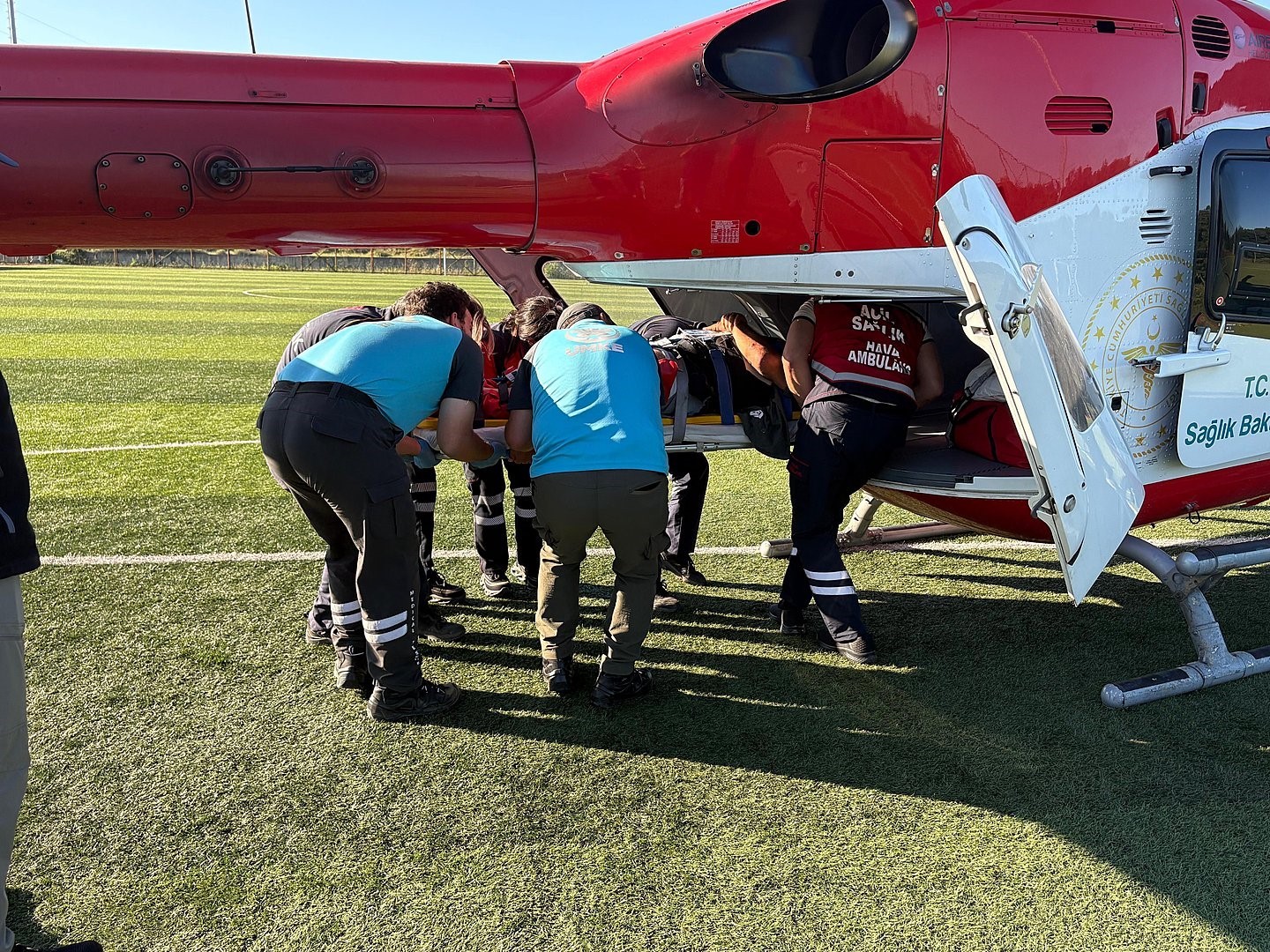 Çatalca’da yamaç paraşütü kayalıklara çarptı, 1’i çocuk 2 kişi yaralandı