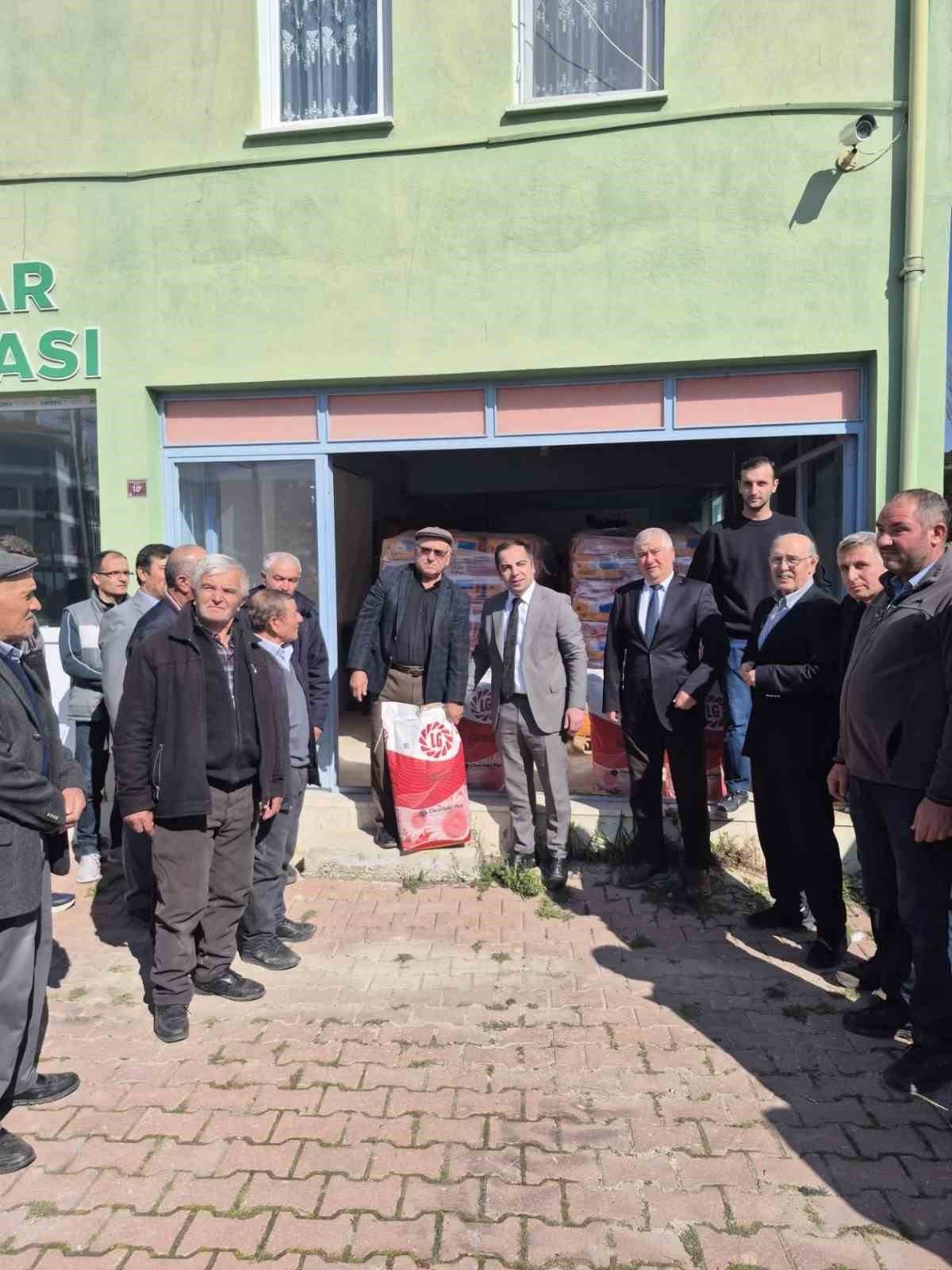 Bilecik'te 240 torba yağlık ayçiçeği tohumu üreticilere dağıtıldı