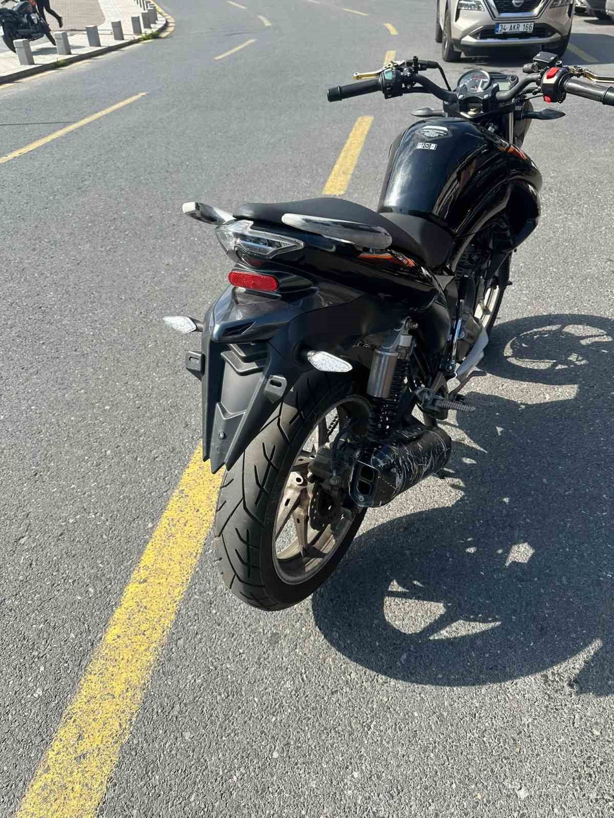 Başakşehir'de plakasız ve ehliyetsiz motosiklet sürücüsüne 131 bin liralık ceza