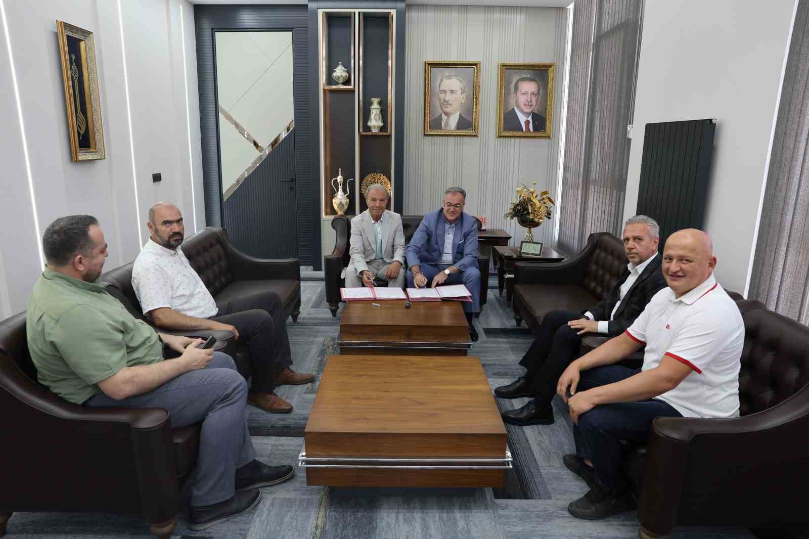Hacılar'da kıyafetler umuda dönüşecek