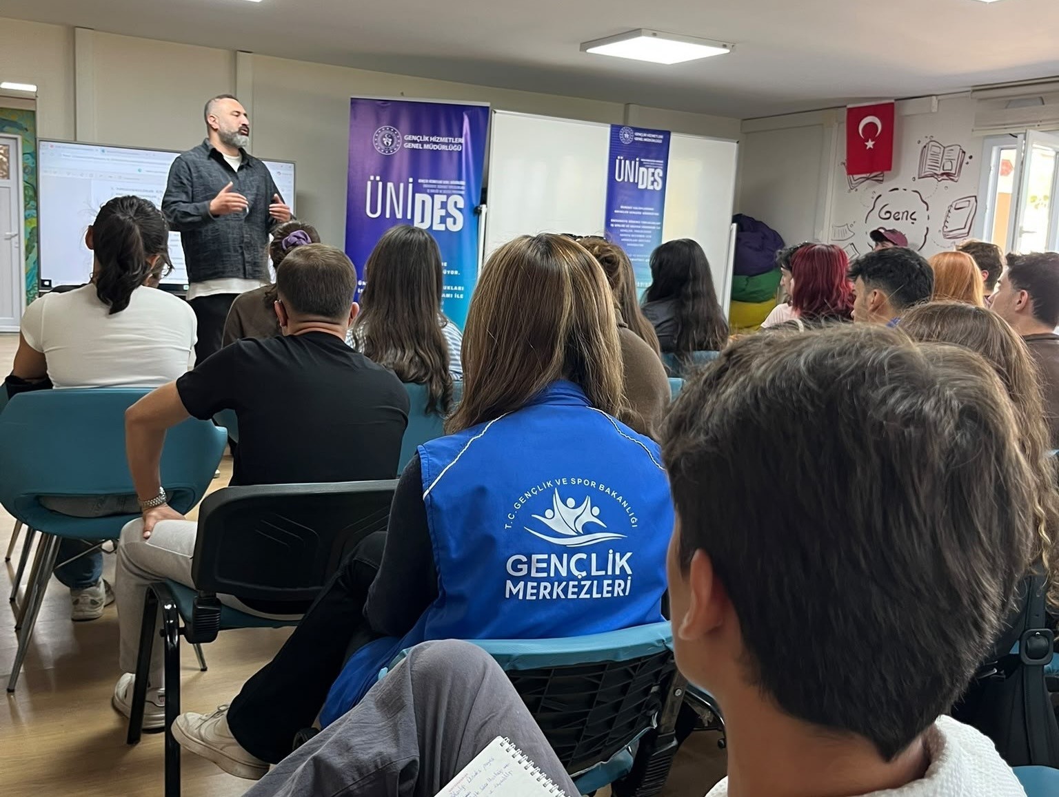 MUĞLA’DA GENÇLERE ÜNİDES PROJELERİ TANITILDI