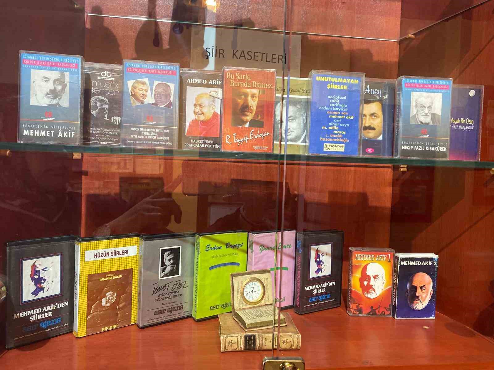 ANKARA’DA ‘ŞAİR VE YAZARLAR EVİ MÜZESİ’, TÜRK EDEBİYATININ ÖNEMLİ İSİMLERİNE AİT KİTAP, FOTOĞRAF VE KİŞİSEL EŞYALARIYLA ZİYARETÇİLERİNİ AĞIRLIYOR.