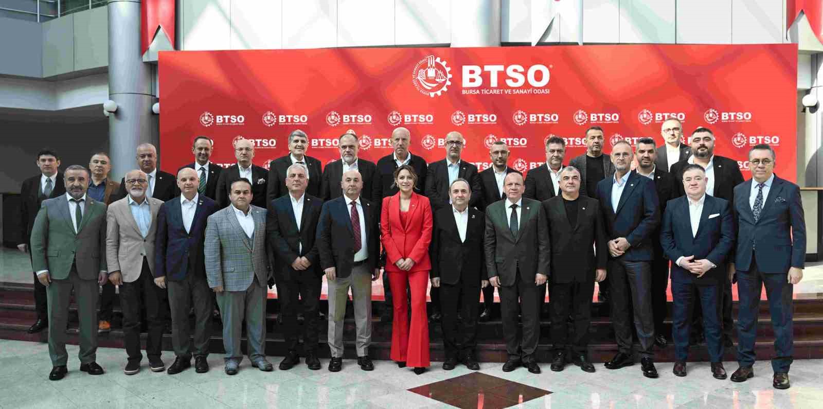 BTSO YÖNETİM KURULU BAŞKANI ÖZER MATLI, YENİ DÖNEMİN ÇALIŞMA ÖNCELİKLERİNİ BELİRLEMEK ÜZERE 70 MESLEK KOMİTESİNİN TAMAMINI TEMSİL EDEN MECLİS ÜYELERİYLE BİR ARAYA GELDİ.