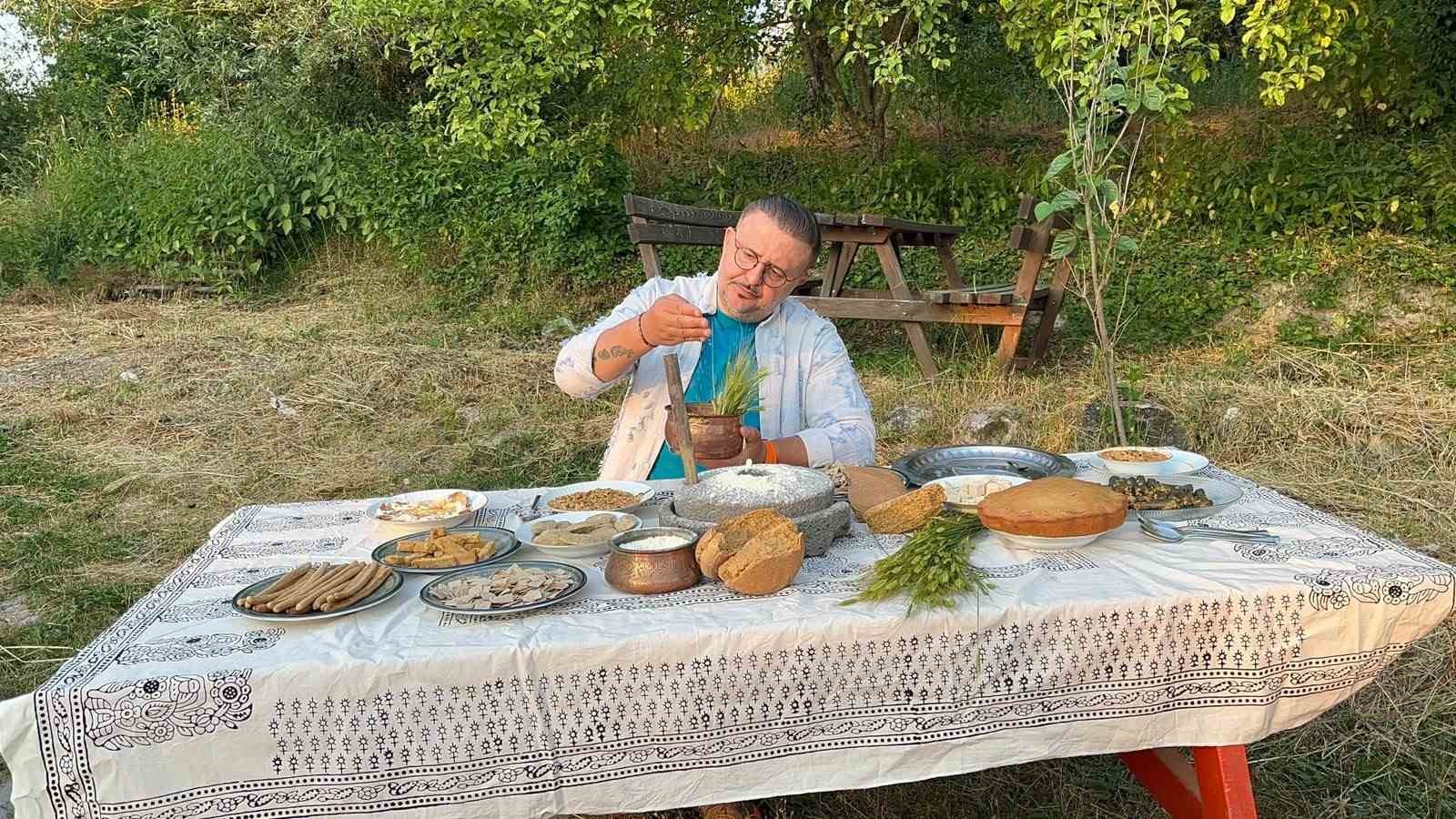 'Buz Adam Ötzi'nin midesindeki siyezi merak eden ünlü şef, Kastamonu'da 12 bin yıllık 'Hitit buğdayı'nı inceledi