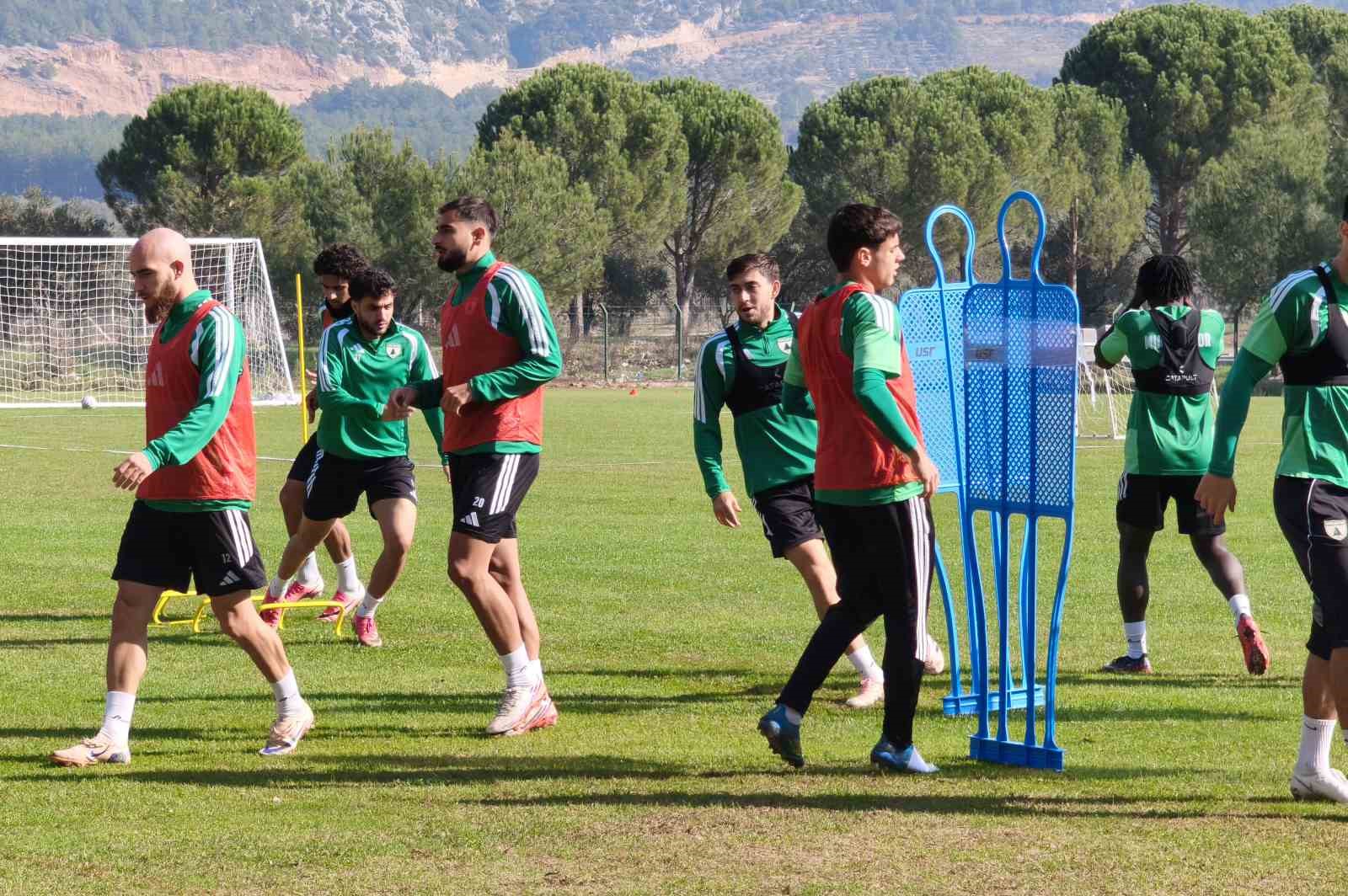TRENDYOL 1. LİG 13’ÜNCÜ HAFTASINDA DEPLÂSMANDA LİGİN GÜÇLÜ EKİPLERİNDEN KAYSERİSPOR İLE KARŞILAŞACAK OLAN MUĞLASPOR, MAÇININ SON HAZIRLIĞINI KEMAL DİRİKAN TESİSLERİNDE GERÇEKLEŞTİRDİ.