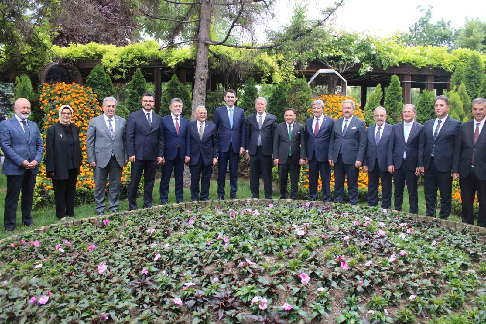 Bakan Kurum ve Yumaklı’dan Kayseri temasları