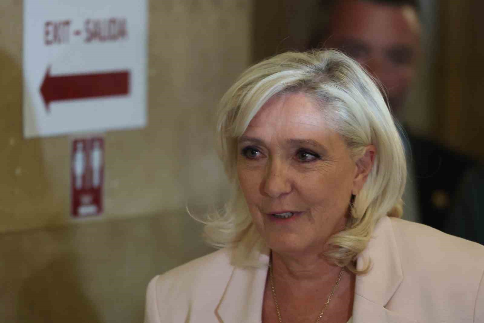 Fransa'da Marine Le Pen'e 3 yıl hapis ve 45 ay siyasi yasak