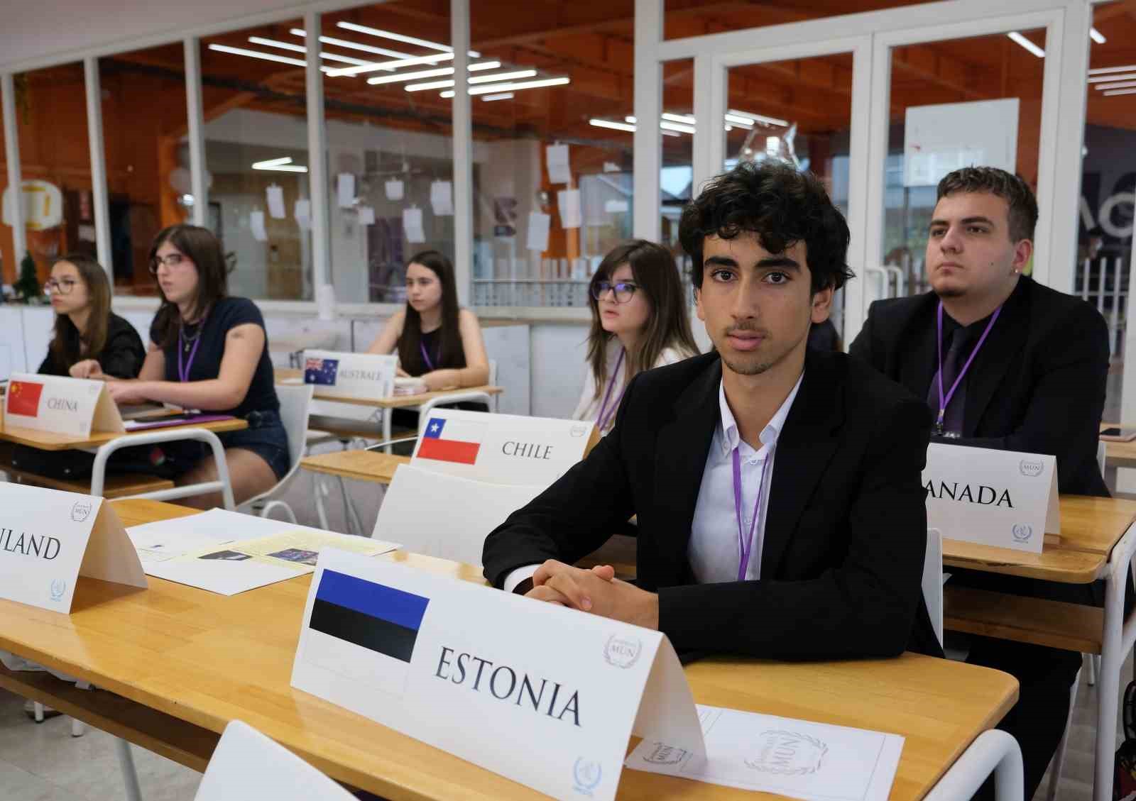 Bursa'nın genç diplomatları Şahinkaya MUN'26 Konferansında buluştu
