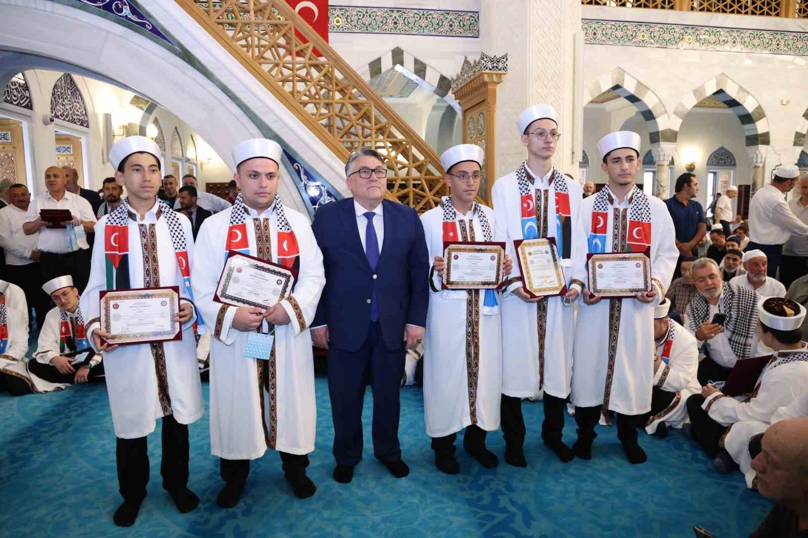 Rektör Özölçer, Hafızlık İcazet Merasimi’nde genç hafızların sevincine ortak oldu