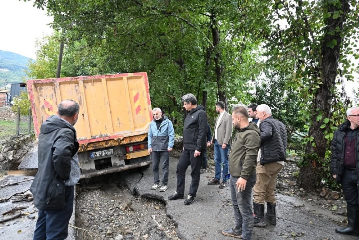 Kartepe'de afetin izlerini silmek için aralıksız mesai