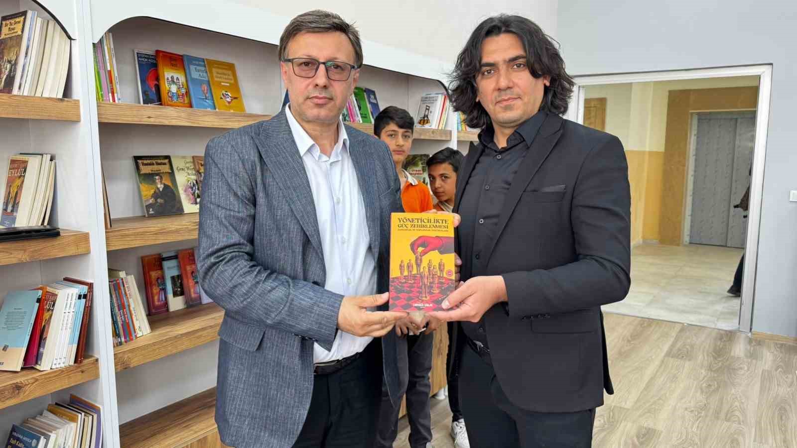 Dr. Cengiz Çelik, Ağrı’da okurlarıyla buluştu