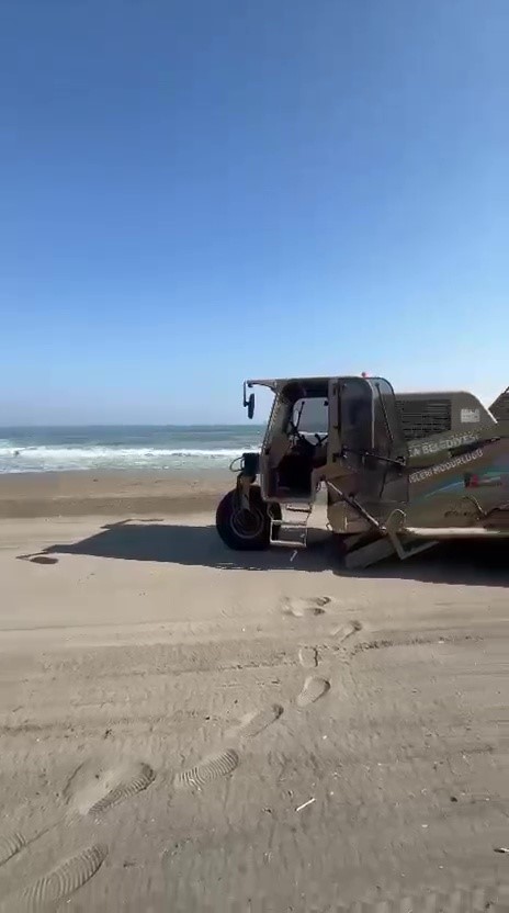 Akçakoca'da plajlarda temizlik ve kum tesviyesi çalışması
