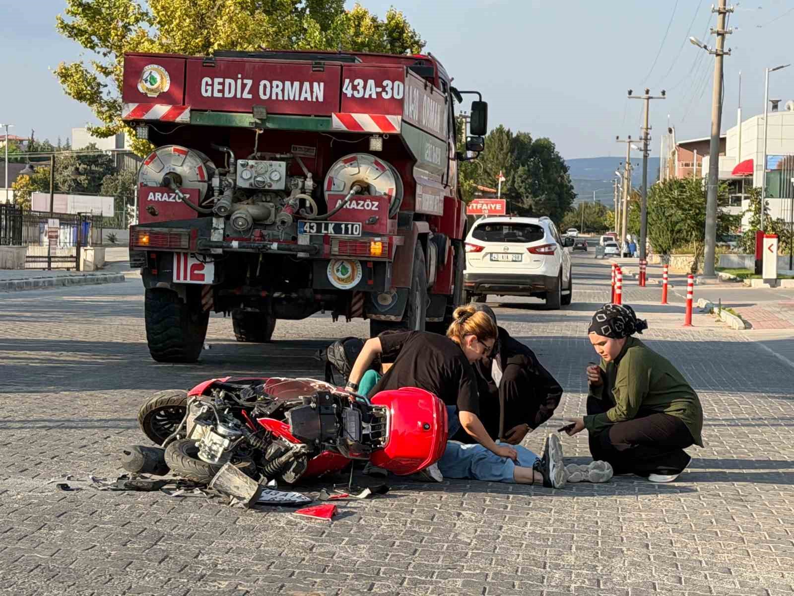 Gediz’de arazöz ile motosiklet çarpıştı: 1 yaralı