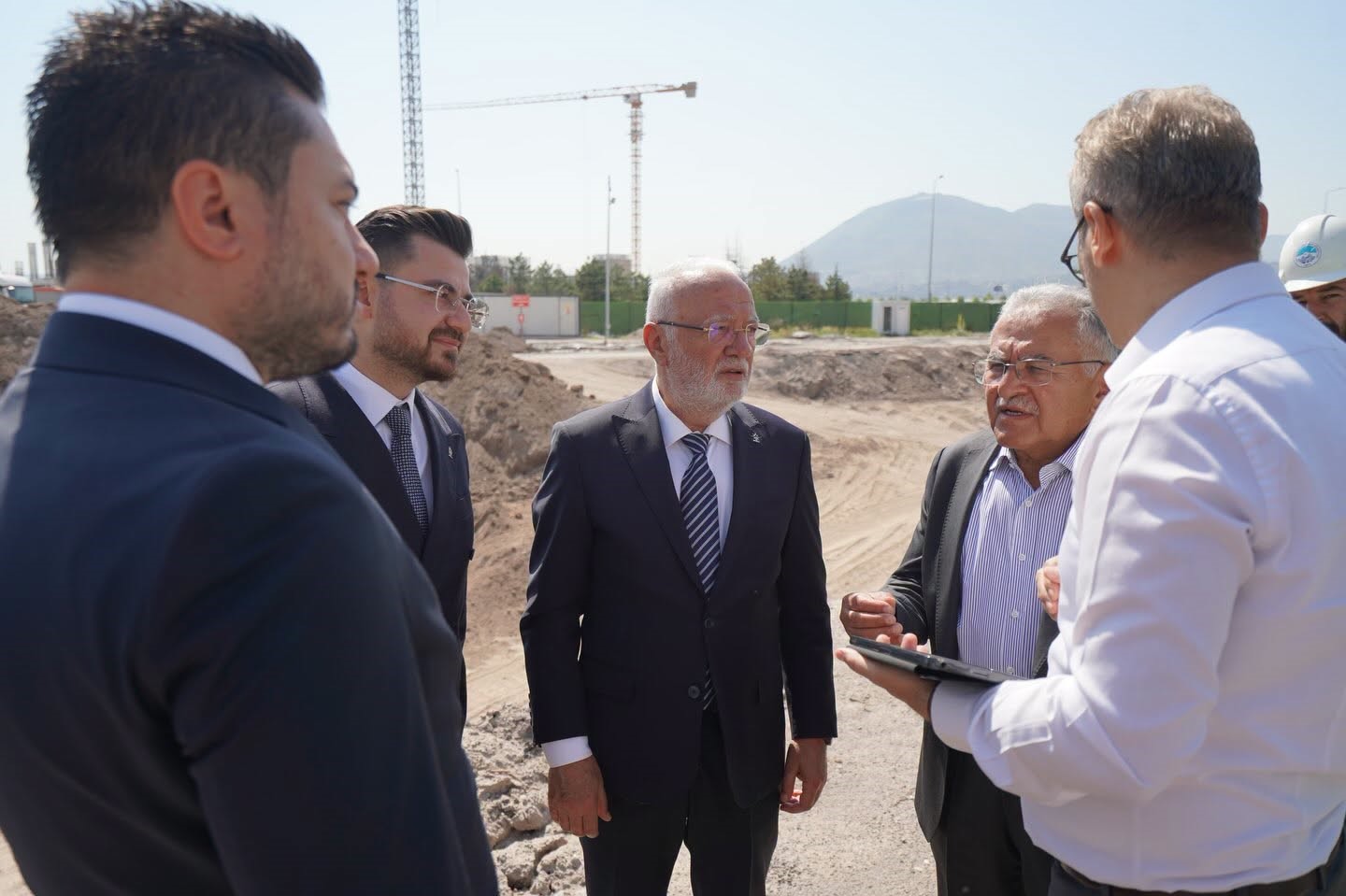 Büyükkılıç ve Elitaş, Kartal Katlı Kavşağı'ndaki çalışmaları yerinde inceledi
