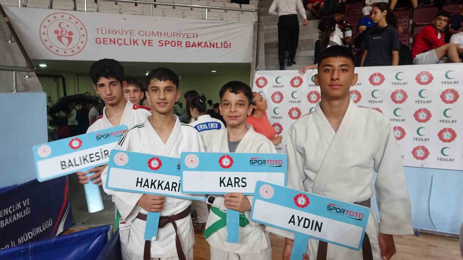 Hatay’da 67 ilden gelen 917 genç judocu minderde ter dökecek