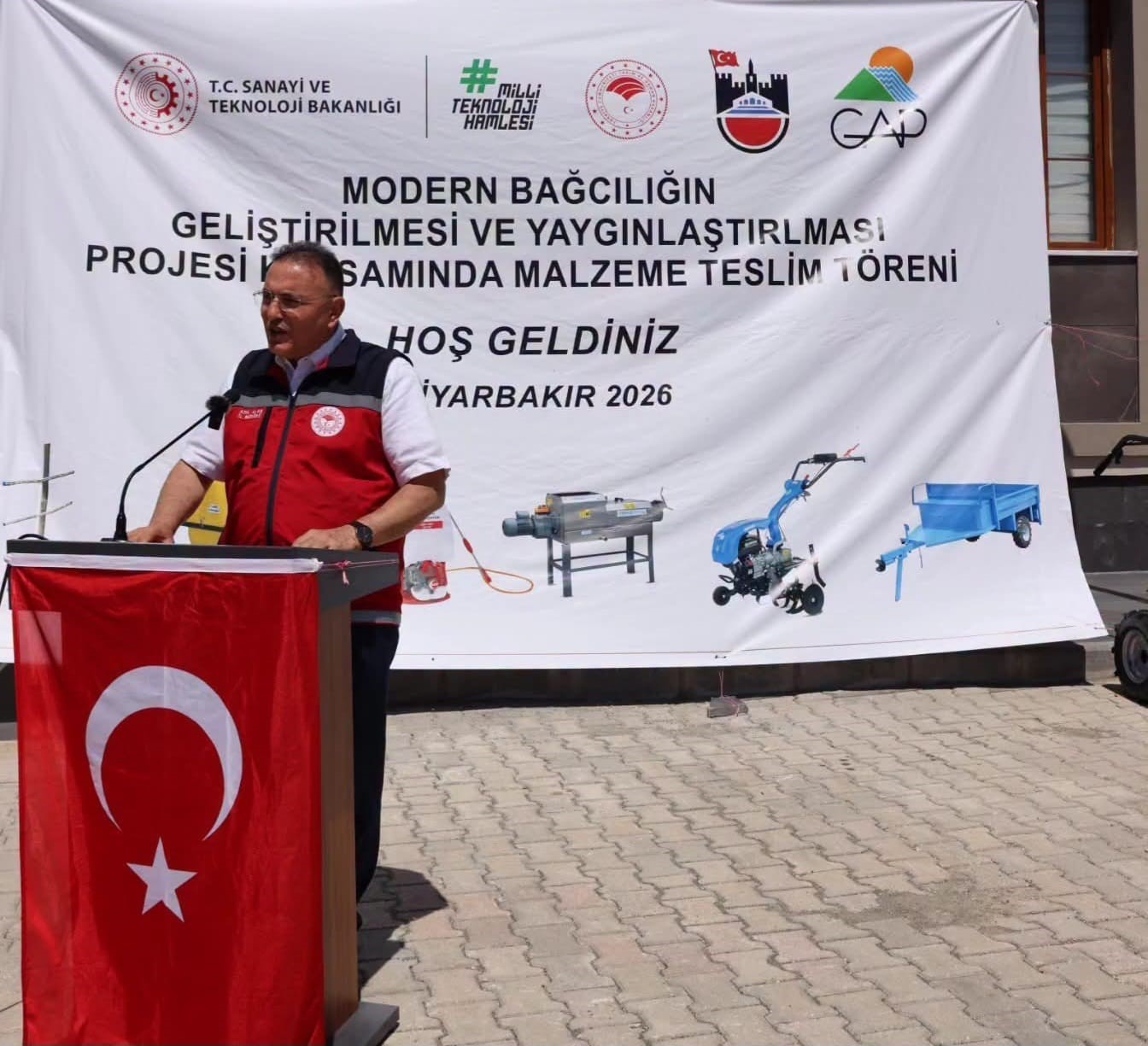 Dicle’de çiftçilere yüzde 50 hibeli tarım aletleri dağıtıldı