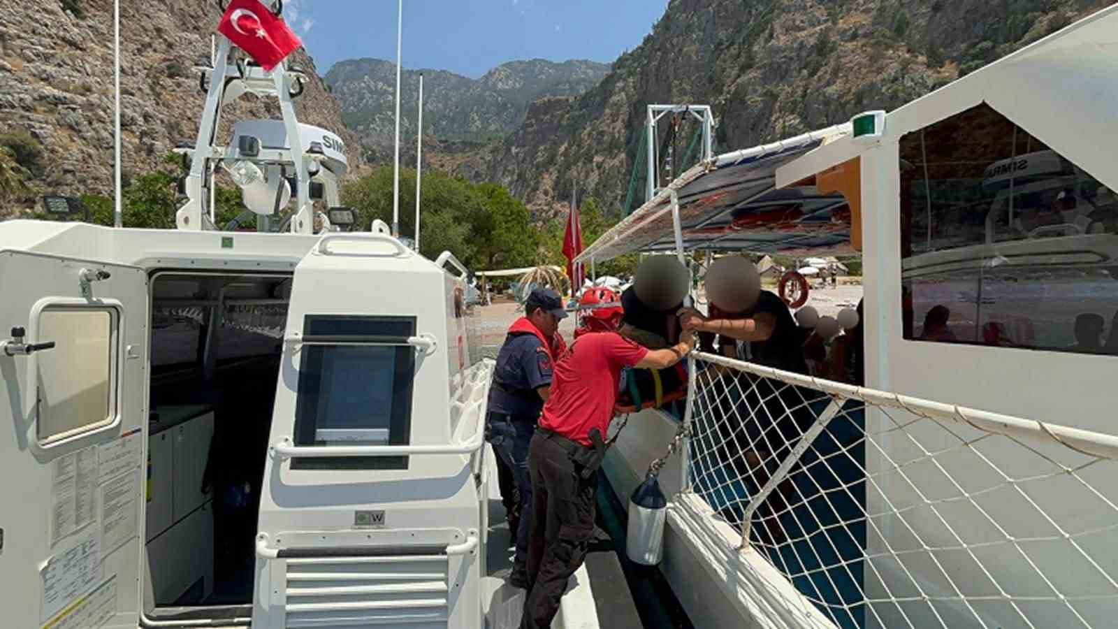 Kelebekler Vadisine düşen ve yaralanan paraşütçüye tıbbi tahliye gerçekleştirildi