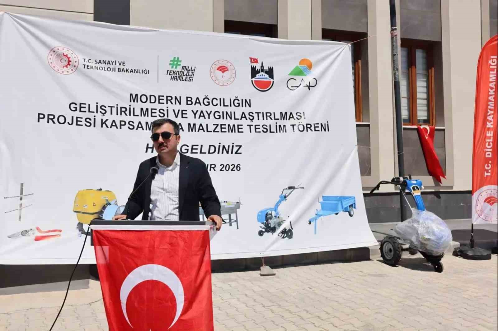 Dicle’de çiftçilere yüzde 50 hibeli tarım aletleri dağıtıldı