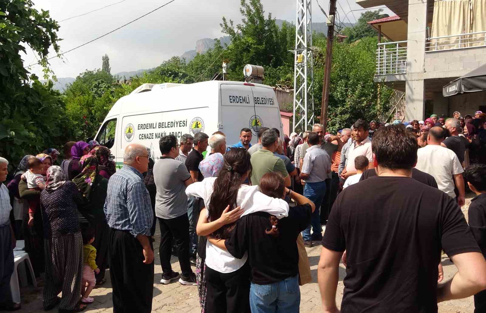 Mersin'de acı olay: Doğum gününde hayatını kaybetti, nikah günü defnedildi