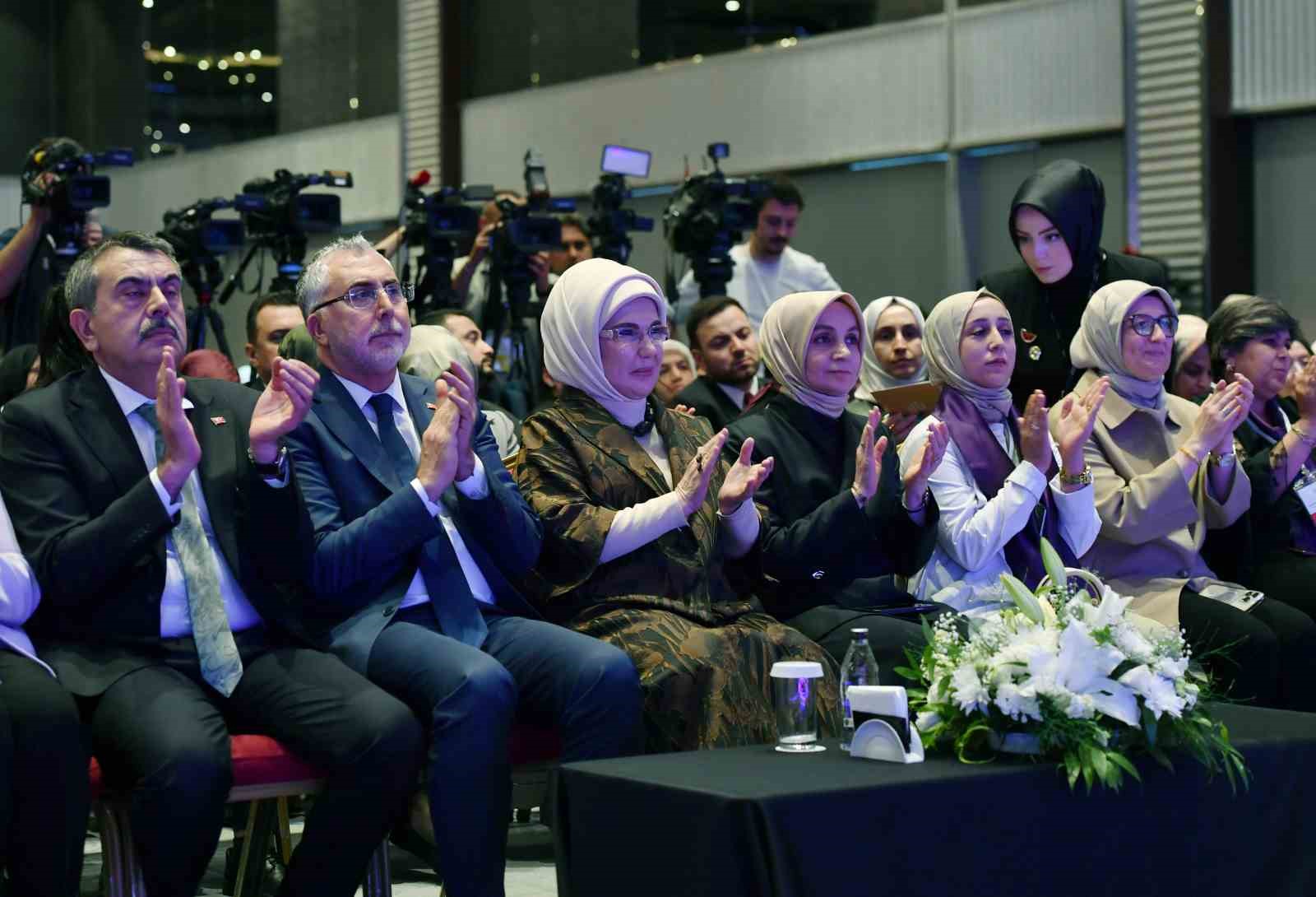 Emine Erdoğan: "Kadınların ekonomik hayata katılması, afet sonrası toparlanma döneminde büyük öneme sahiptir"