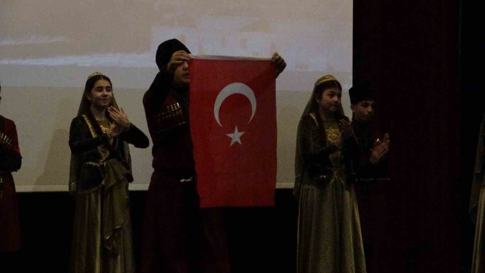 KARS’IN DÜŞMAN İŞGALİNDEN KURTULUŞUNUN 106. YIL DÖNÜMÜ, COŞKUYLA KUTLANDI(KARS-İHA)