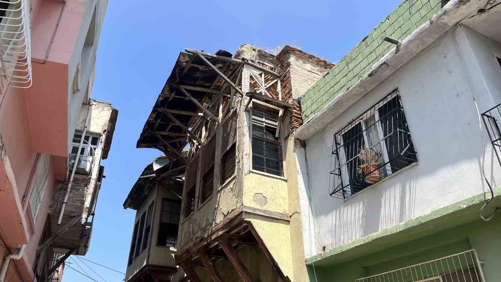 Adana’daki metruk binalar mahalleliyi tedirgin ediyor