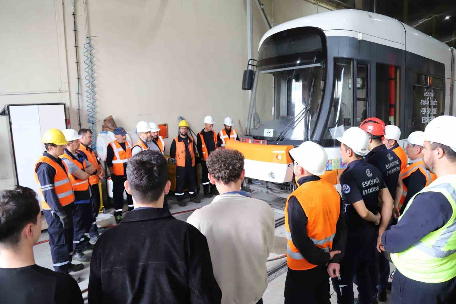 ESKİŞEHİR BÜYÜKŞEHİR BELEDİYESİ ESTRAM, OLASI KAZA VE ACİL DURUMLARA KARŞI HAZIRLIK ÇALIŞMALARI EĞİTİMLERİNE DEVAM EDİYOR.