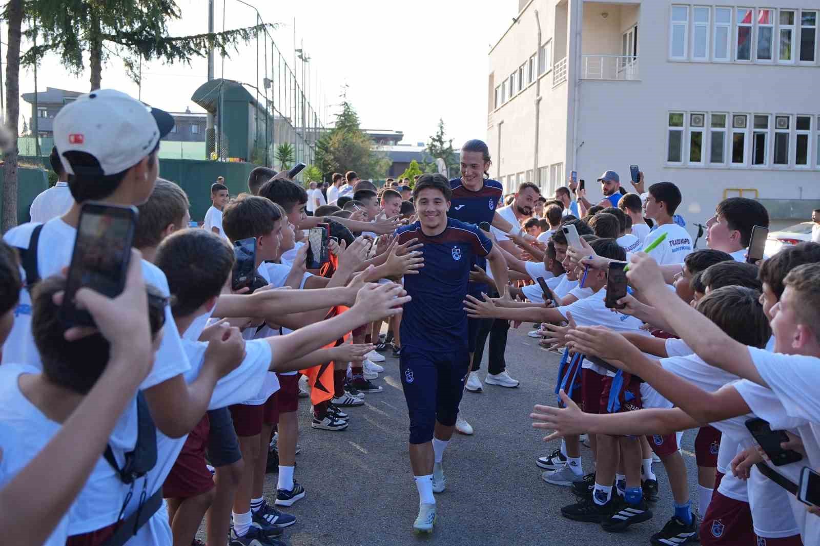 Trabzonspor'da Aral Şimşir ilk antrenmanına çıktı