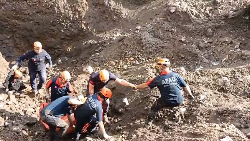 Eskişehir'deki define faciasında AFAD'ın zorlu operasyonu kamerada