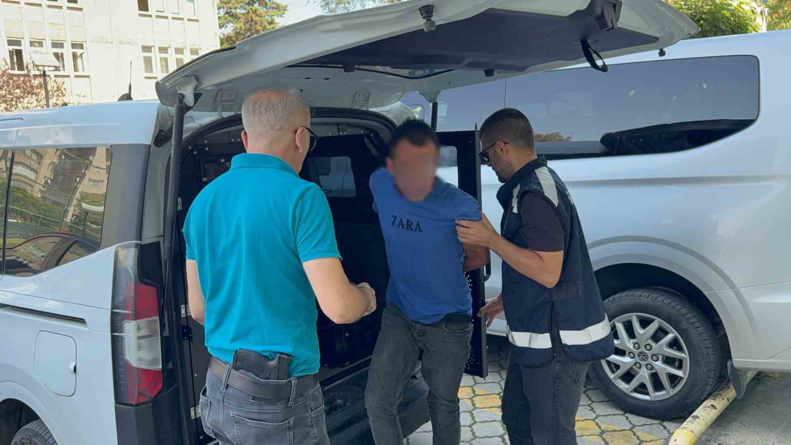 Boşanma Aşamasındaki Eşini Bıçakla Yaraladı