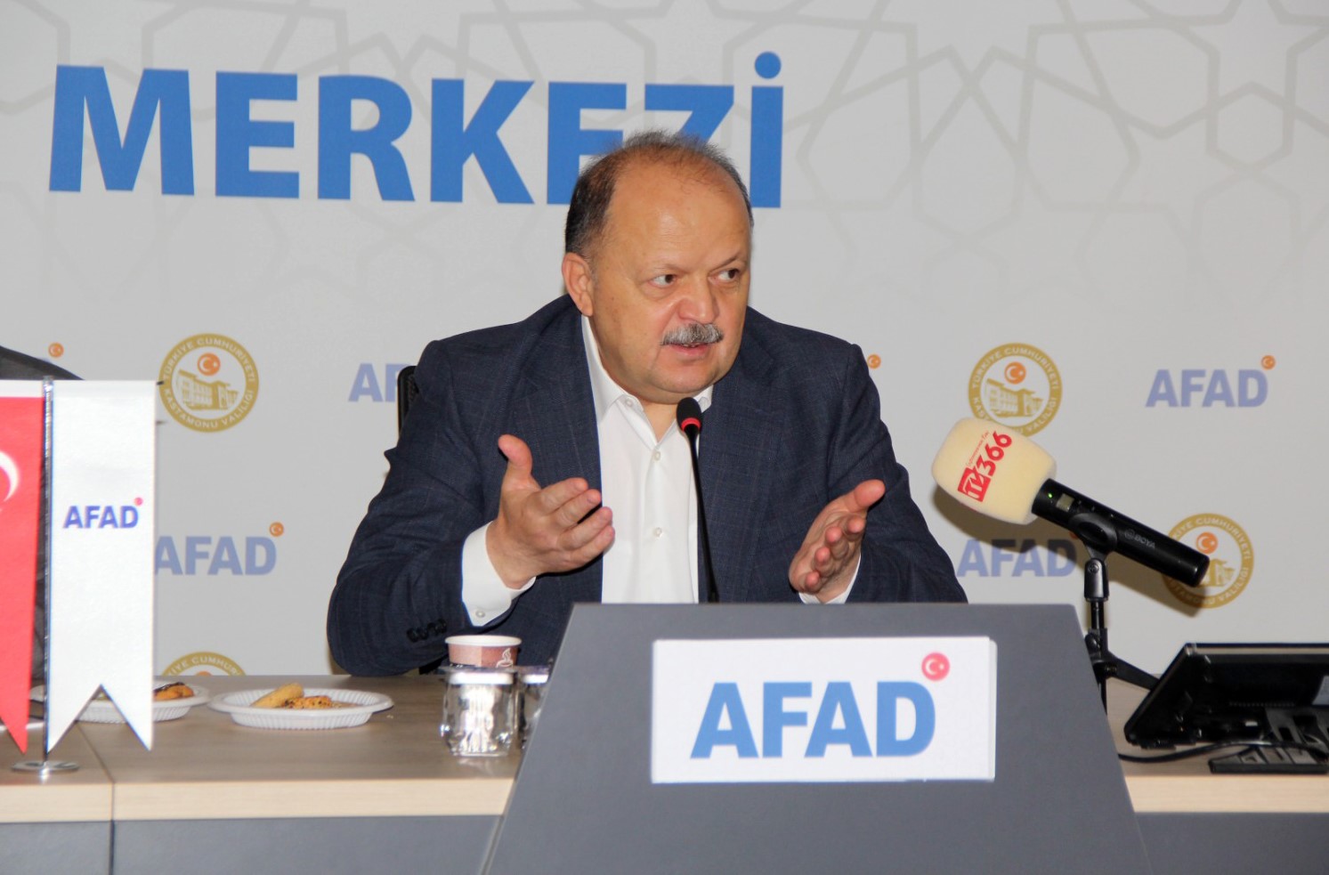 Vali Dallı'dan ormanlık alanlara sigara izmariti, cam şişe gibi benzeri malzemeleri atanlara tepki