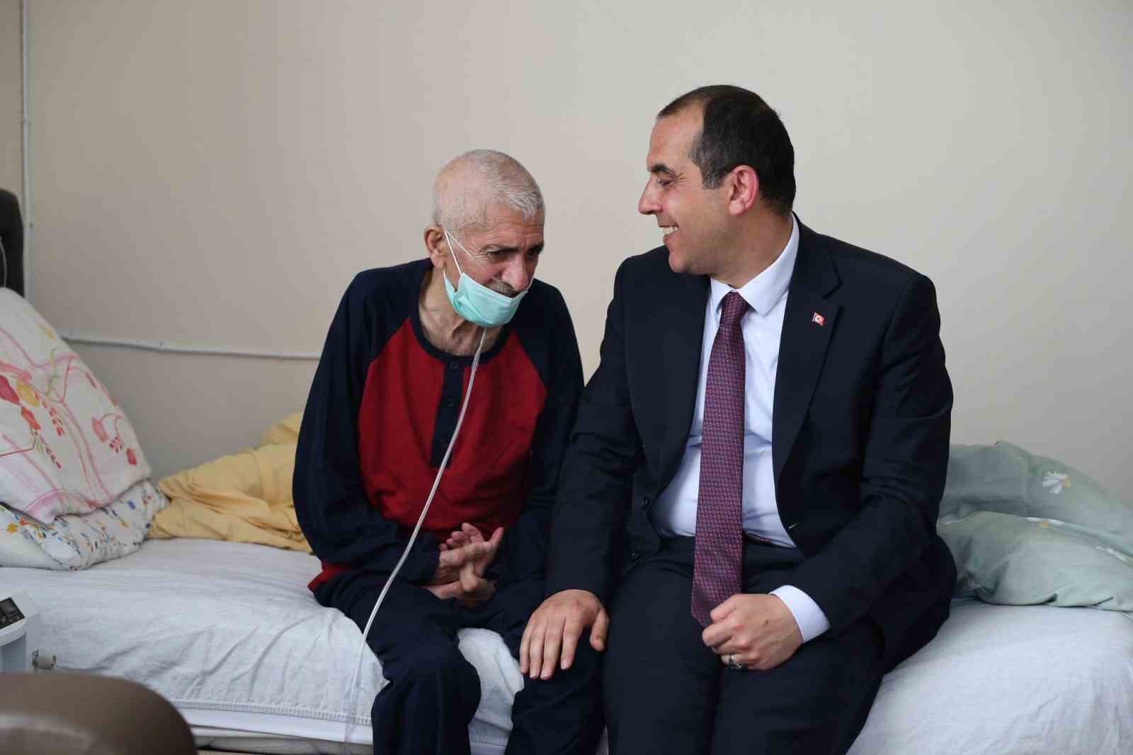 Vali Taşolar'dan, Tuzluca Şehit ve Gazi Aileleri Derneği Başkanı Türkan'a geçmiş olsun ziyareti