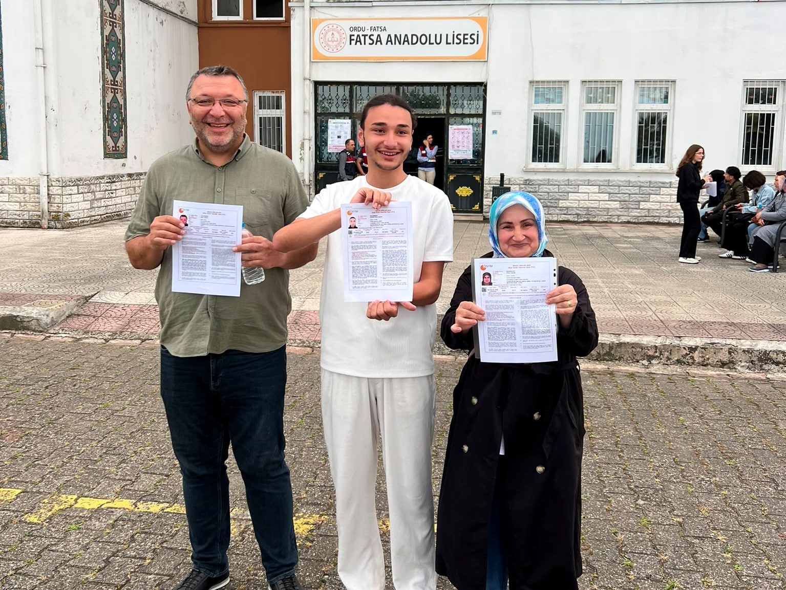 Anne, baba ve oğul aynı okulda YKS heyecanı yaşadı