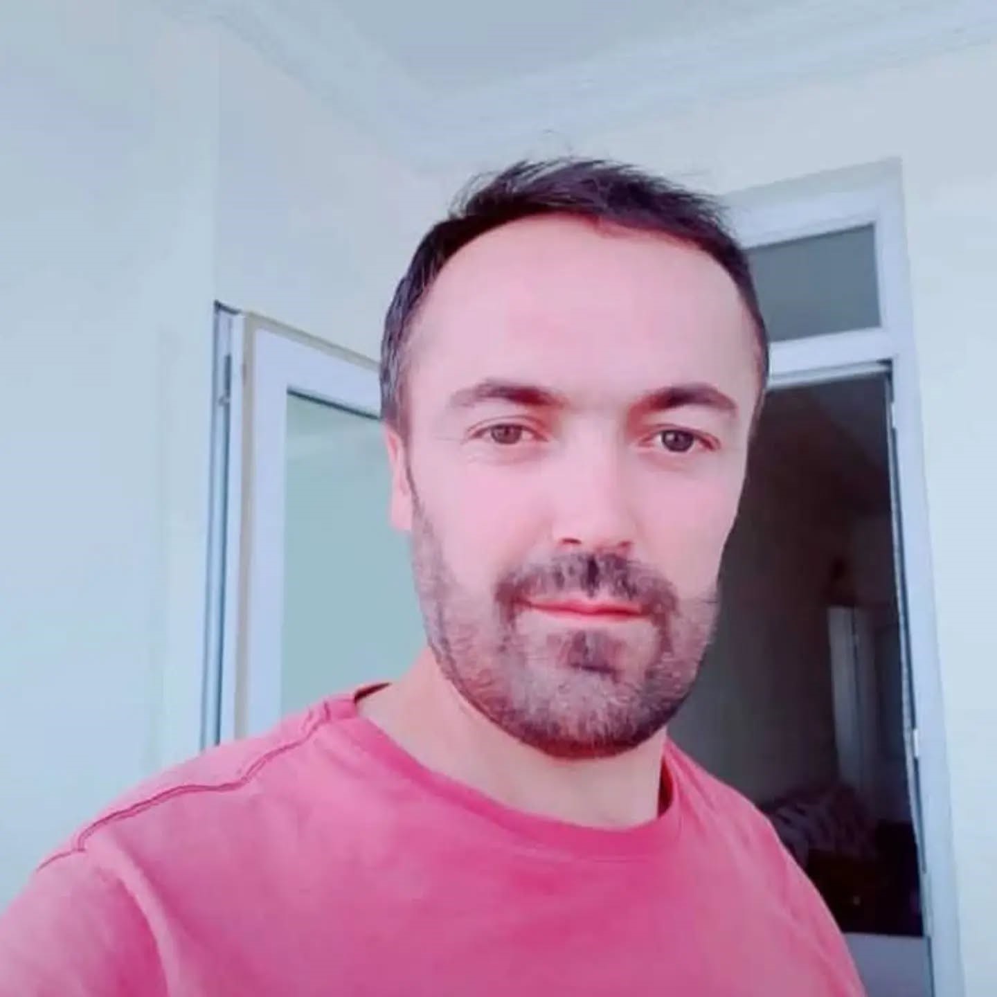 TEM'de yolcu otobüsünün bariyerlere çarptığı kazada ağır yaralanan kişi öldü