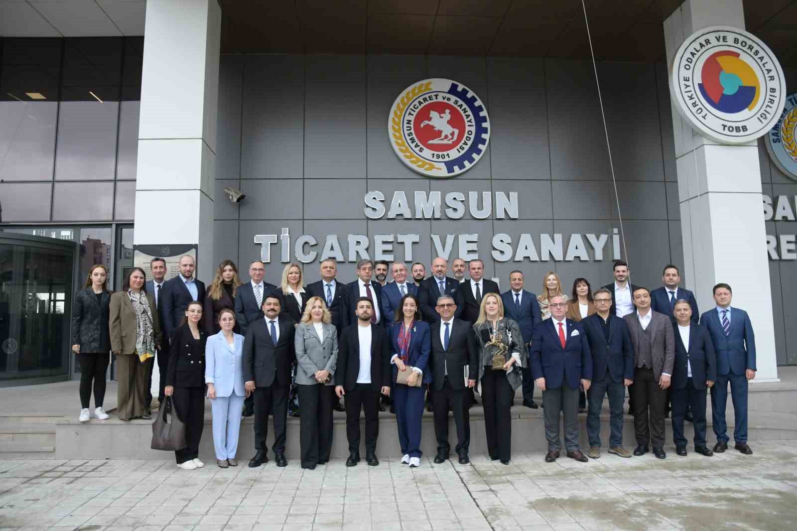 SAMSUN TİCARET VE SANAYİ ODASI (TSO) YÖNETİM KURULU BAŞKANI SALİH ZEKİ MURZİOĞLU, YENİ YATIRIM VE İŞ FIRSATLARININ GÖRÜŞÜLDÜĞÜ TOPLANTIDA ŞEHRİN YATIRIMCILAR İÇİN BİRÇOK FIRSAT SUNDUĞUNU SÖYLEDİ.