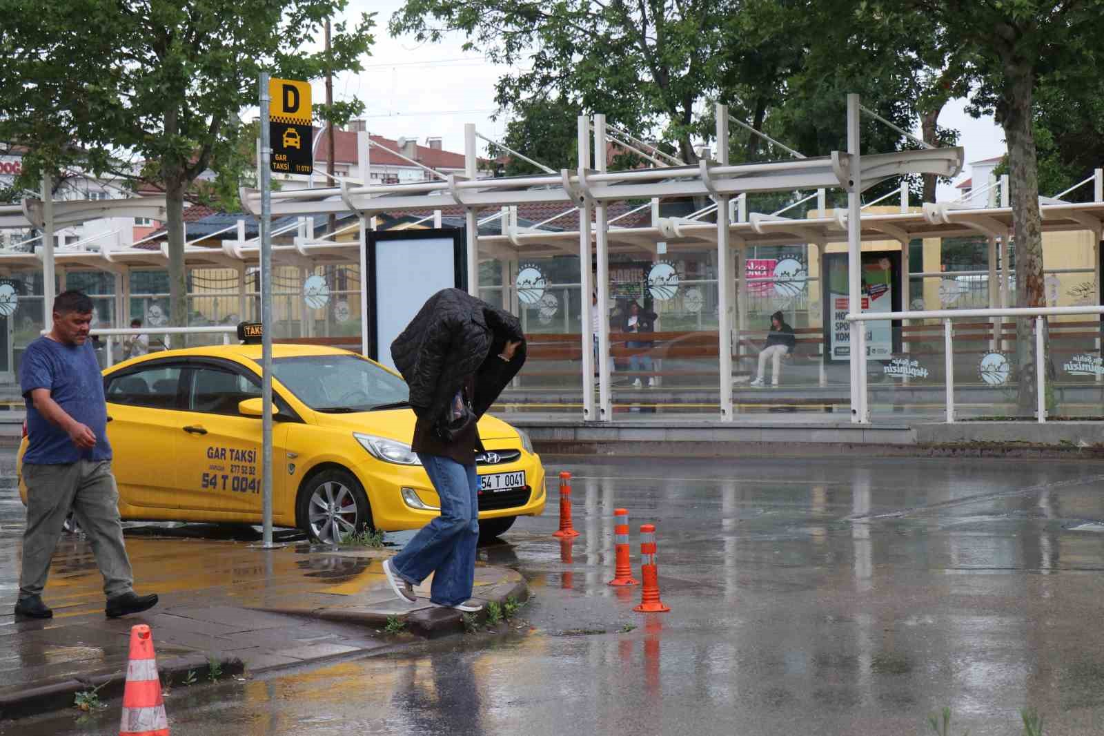 Sakarya’da yağış hayatı olumsuz etkiledi