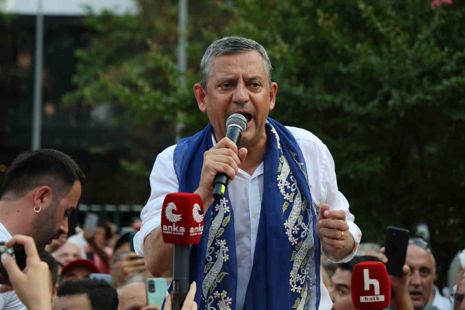 Özgür Özel'den yeni parti sinyali: 'Sizi hiç üzmeden yeni bir yol açacağız'