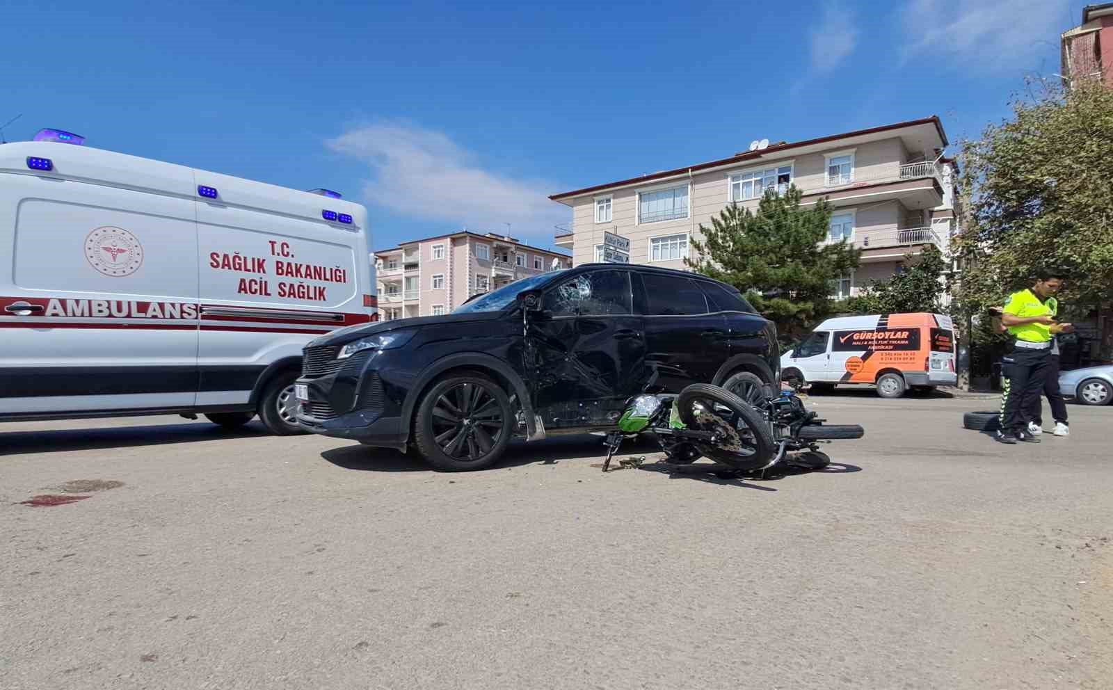 Otomobil ile motosiklet çarpıştı: 1 ağır yaralı