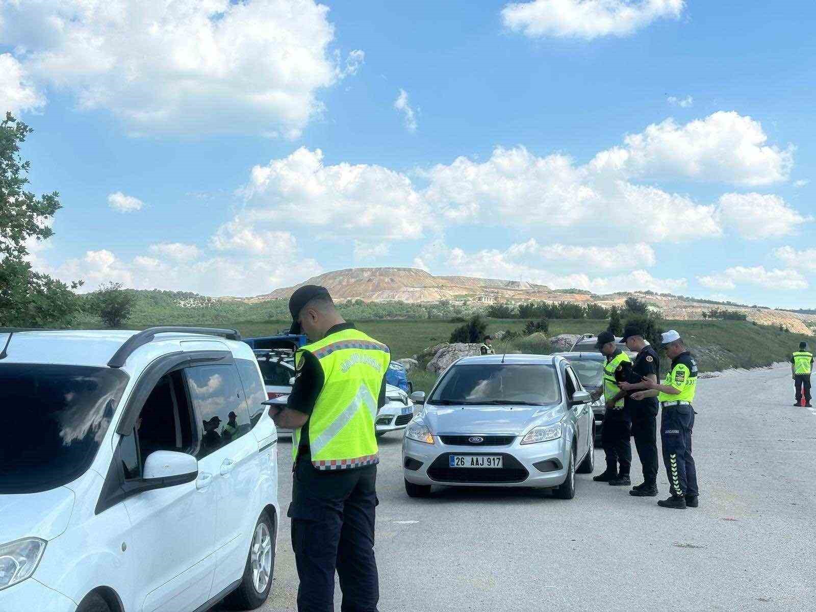 Bilecik'te bayram denetimi: 321 kişi ve 144 araç sorgulandı