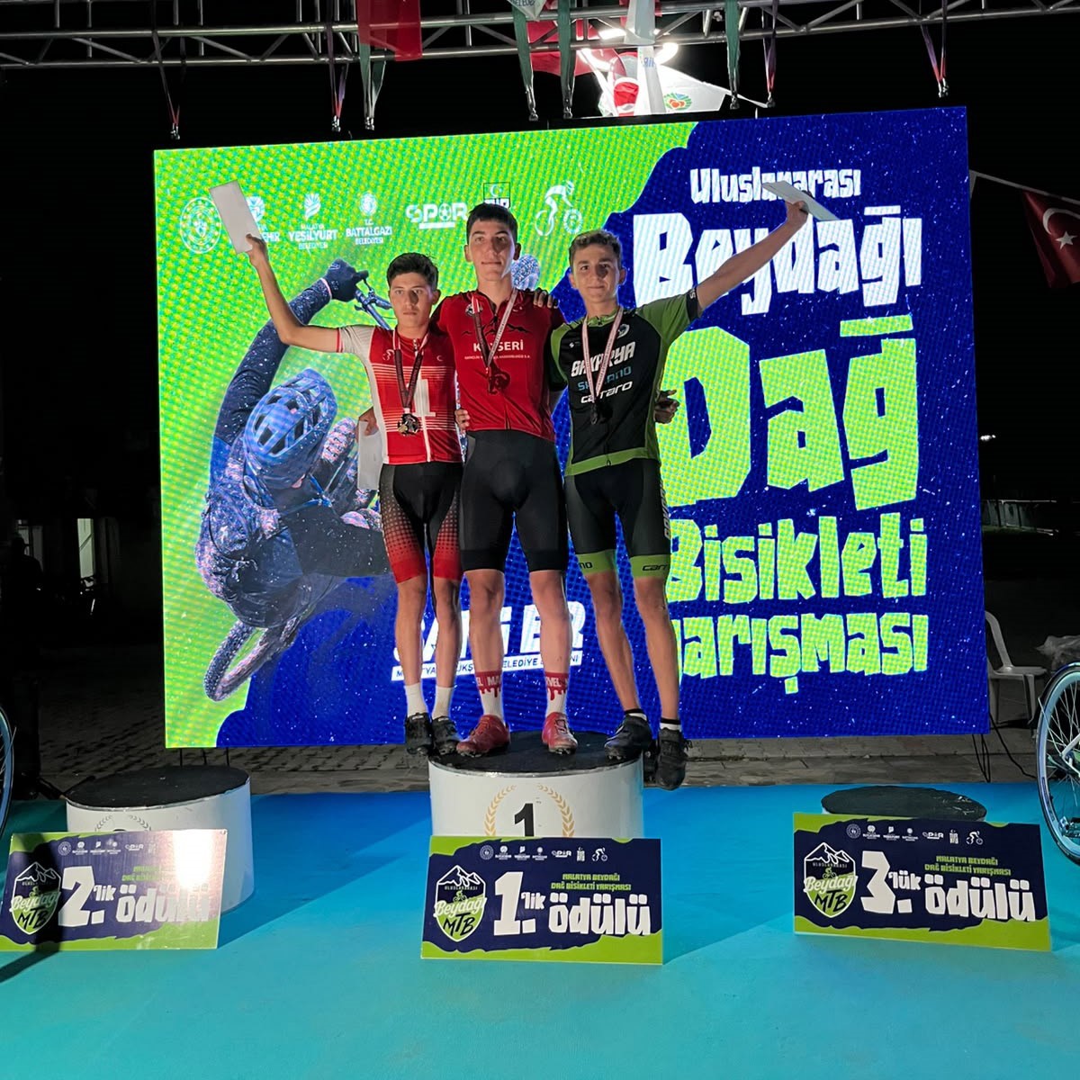 Büyükşehir’in genç pedalları Türkiye Şampiyonası’nda kürsüde