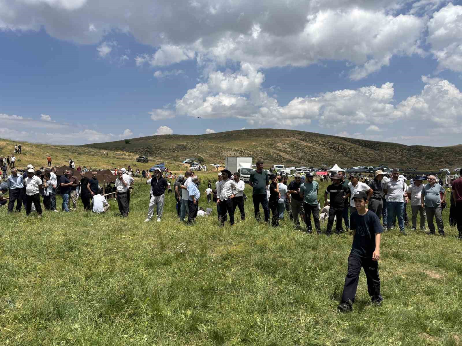 Bingöl'deki Çotla Festivali renkli görüntülere sahne oldu
