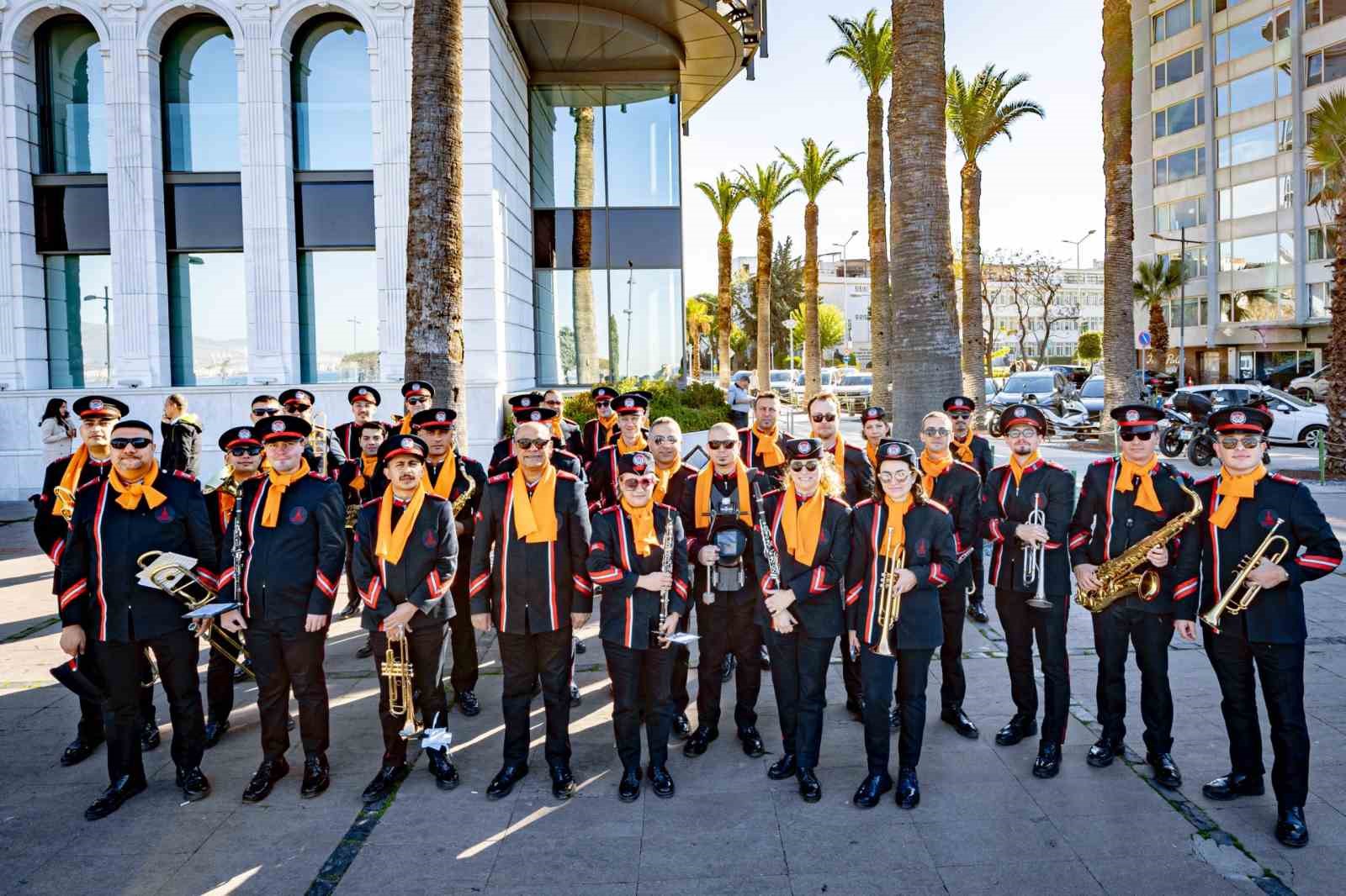 İzmir'in tarihine 83 yıldır 'müzikle' tanıklık ediyorlar