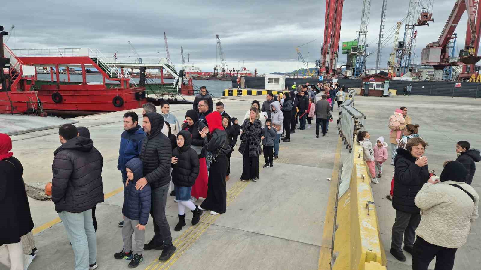 TEKİRDAĞ’DA CUMHURİYET BAYRAMI KAPSAMINDA ZİYARETE AÇILAN DENİZ KUVVETLERİ KOMUTANLIĞINA AİT ARAMA KURTARMA GEMİSİ TCG IŞIN, 4 BİN KİŞİYİ AĞIRLADI