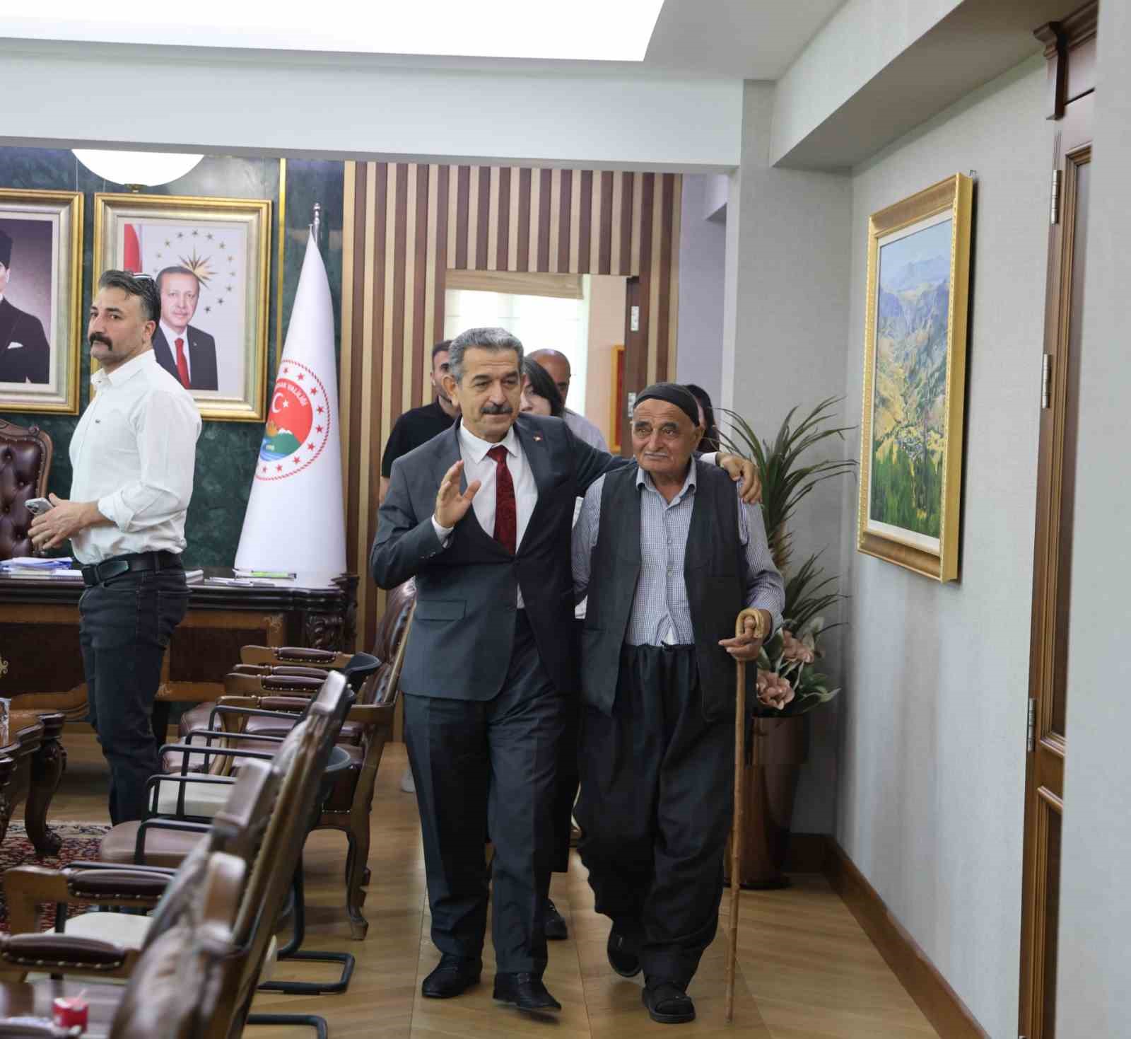 Vali Ekici hafta sonunu vatandaşlara ayırdı: 2 günde 50 vatandaşla görüştü