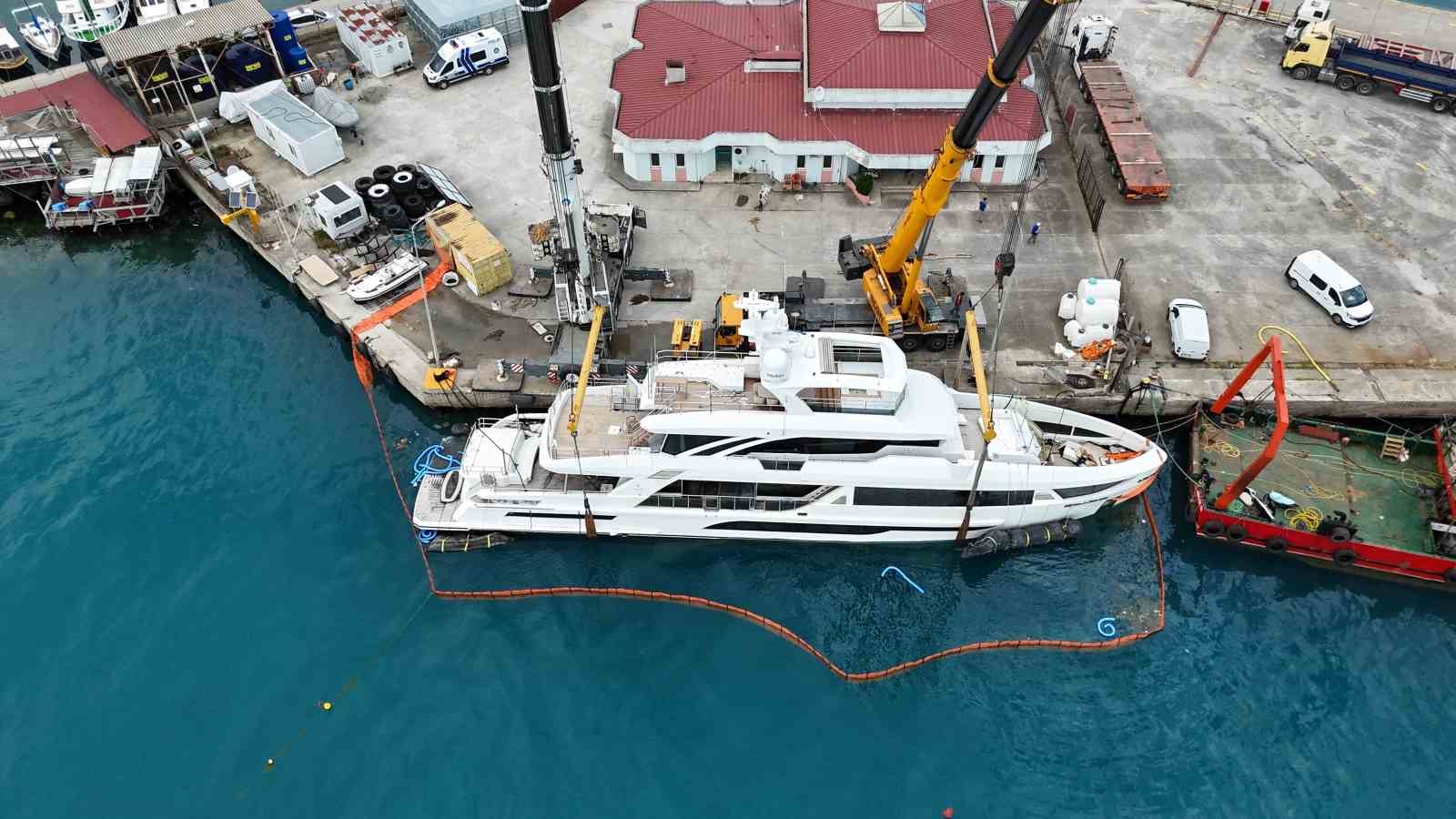 Sinop’ta yan yatan lüks yat kurtarıldı