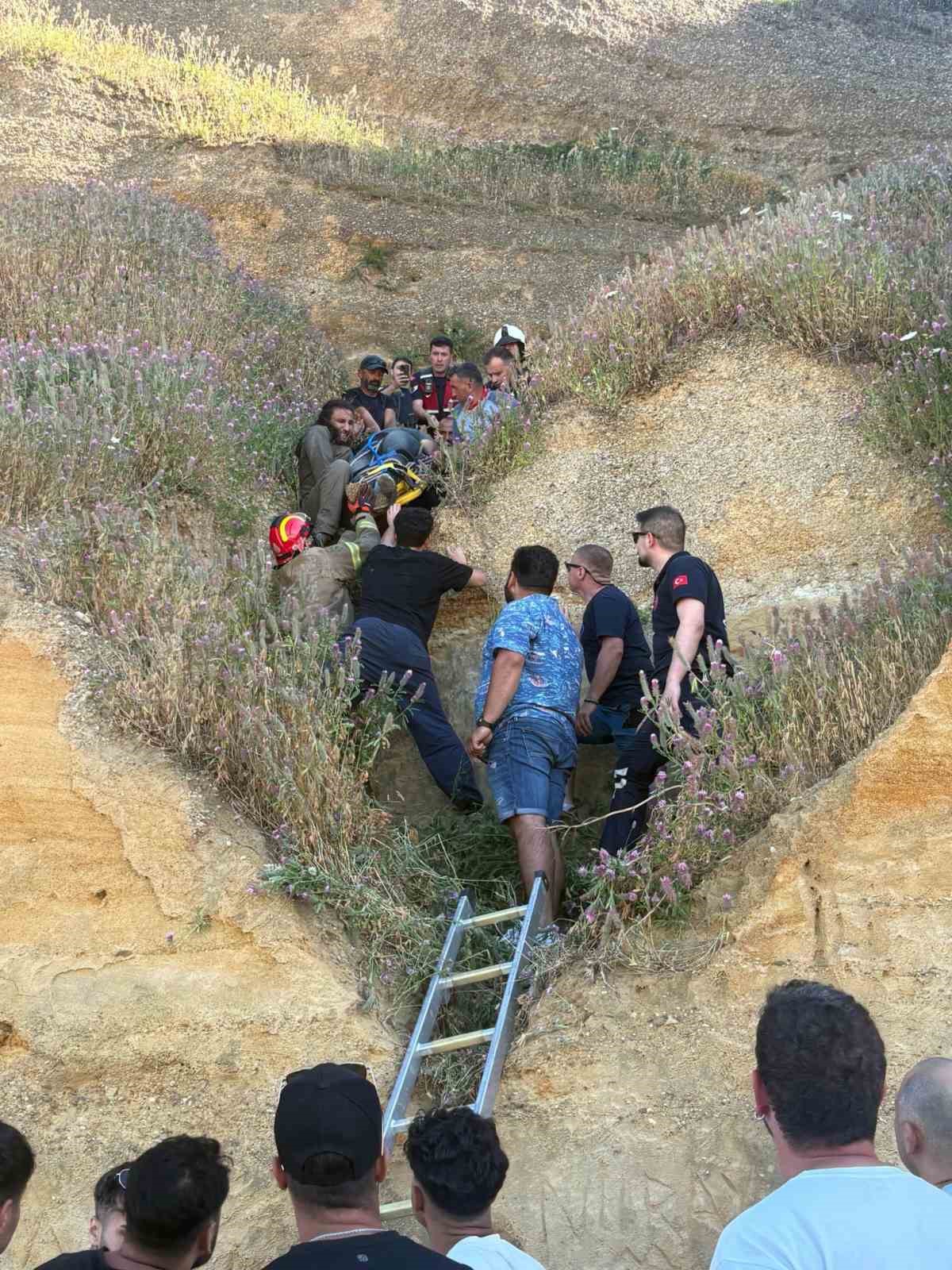 Çatalca’da yamaç paraşütü kayalıklara çarptı, 1’i çocuk 2 kişi yaralandı