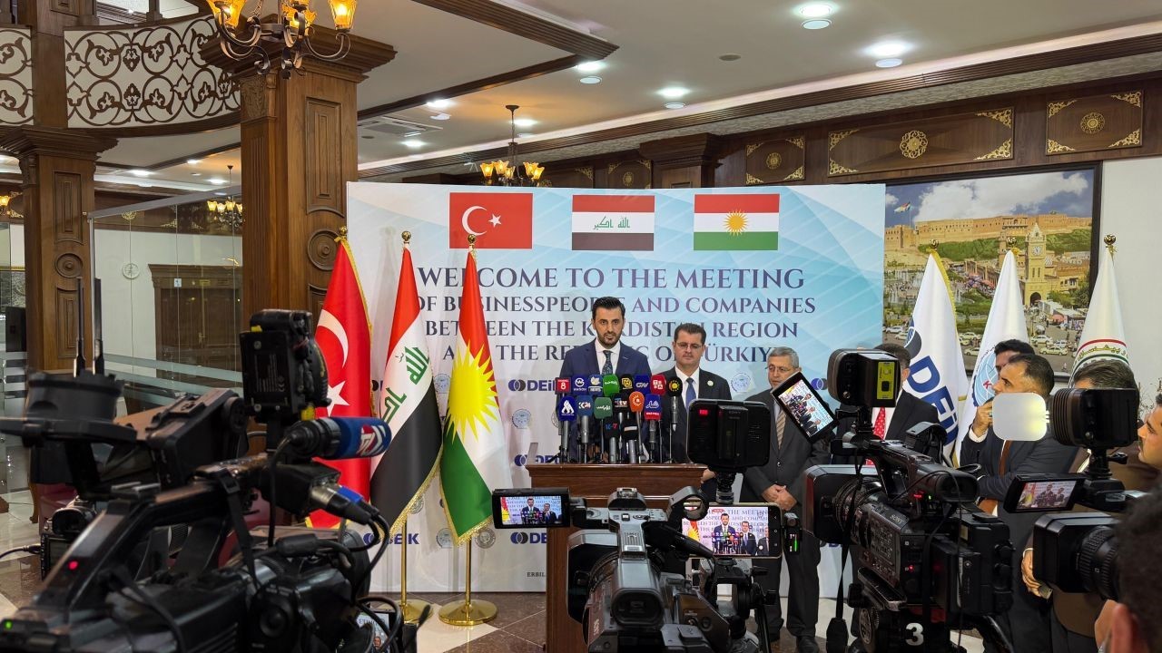 DEİK/TÜRKİYE-IRAK İŞ KONSEYİ ÖNCÜLÜĞÜNDE GERÇEKLEŞTİRİLEN KAPSAMLI IRAK ZİYARETİ, ERBİL, MUSUL, KERKÜK VE BAĞDAT HATLARINDA YOĞUN TEMASLARLA DEVAM EDİYOR. YAKLAŞIK 40 TÜRK İŞ İNSANININ KATILDIĞI HEYET PROGRAMINDA, İKİ ÜLKE ARASINDAKİ EKONOMİK İLİŞKİLERİ DERİNLEŞTİRECEK STRATEJİK GÖRÜŞMELER GERÇEKLEŞTİRİLİYOR.