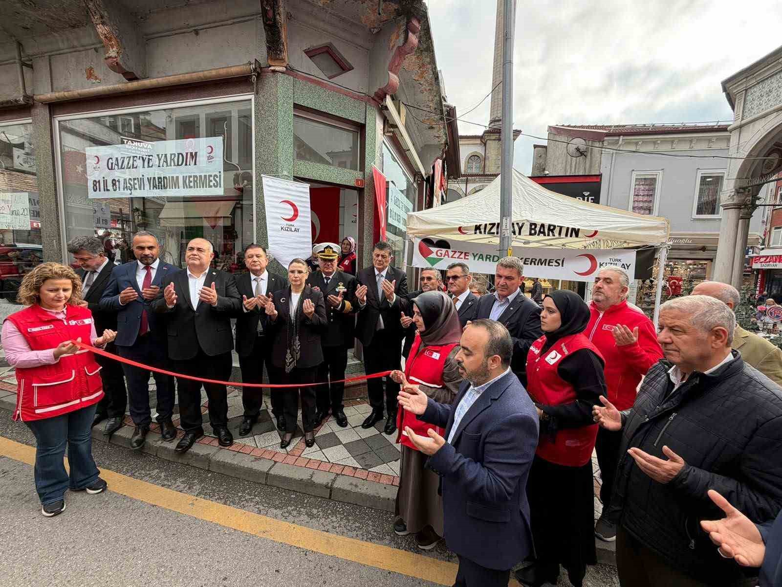 TÜRK KIZILAY BARTIN ŞUBESİ KADIN KOLLARI TARAFINDAN GAZZE'YE DESTEK VE "81 İL 81 AŞEVİ" PROJESİNE KATKI SAĞLAMAK AMACIYLA DÜZENLENEN DAYANIŞMA ETKİNLİĞİ, BAŞLADI. AKŞAM SAATLERİNDE ERECEK SATIŞLARIN TÜM GELİRİ GAZZE VE TÜRKİYE'DEKİ AŞEVLERİNE BAĞIŞLANACAK.